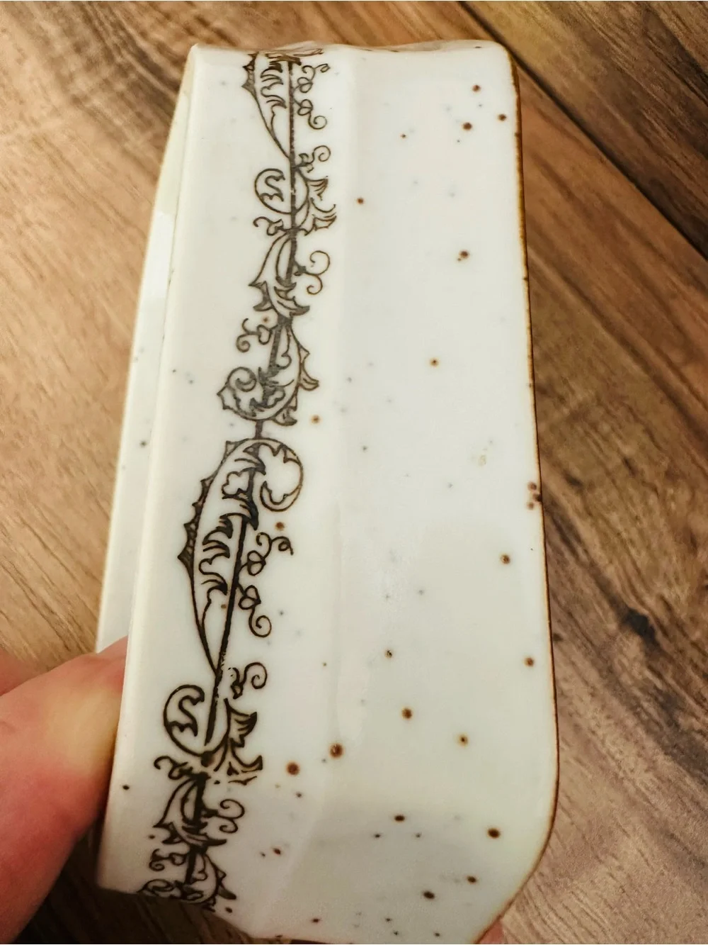 Village Vtg Ceramic Bath Soap Dish With Embossed Design Decorative Brown Trim